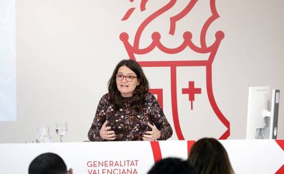 La vicepresidenta y portavoz del Consell, Mónica Oltra. tras la reunión de uno de los plenos de gobierno.