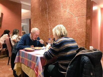 RINCÓN DEL COMEDOR DE CAN ROCA / CAPEL