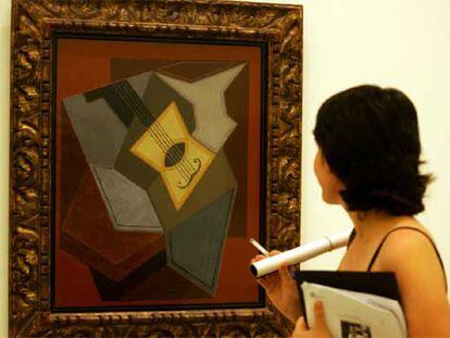 El cuadro <i>Guitarra y frutero </i>(1927), una de las últimas pinturas de Juan Gris.