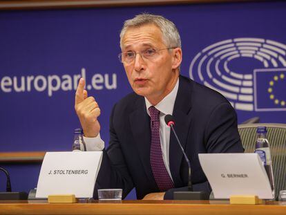 El secretario general de la OTAN, Jens Stoltenberg, interviene ante la Comisión de Asuntos Exteriores del Parlamento Europeo y la Subcomisión de Seguridad y Defensa en Bruselas, este jueves.