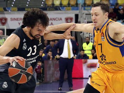 Llull pugna con Josh Magette