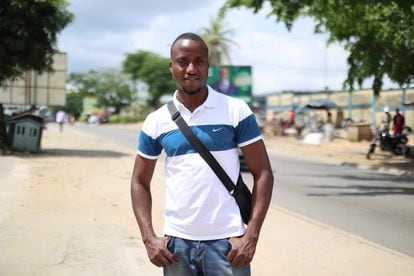 Brice Djédjé posing in Abidjan (Ivory Coast).  The young man traveled to Saudi Arabia, China or Morocco deceived by false soccer players' agents.