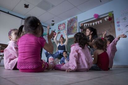 Una clase de un centro de desarrollo infanto familiar del municipio bonaerense de San Miguel, al que asisten niños desde 45 días a tres años.