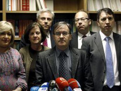 Ángel Dolado (en el centro), rodeado de otros representantes de la judicatura, el 30 de octubre.