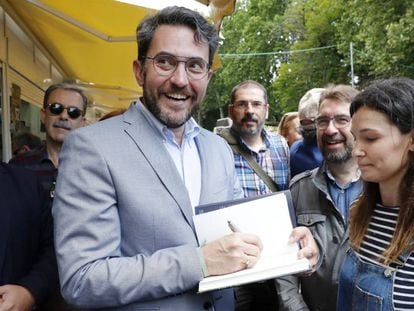 El ministre de Cultura, Maxim Huerta, a la Fira del Llibre a Madrid, el 9 de juny.