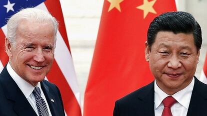 El presidente chino, Xi Jinping, recibe en Pekín a Joe Biden, entonces vicepresidente de EEUU, en diciembre de 2013.