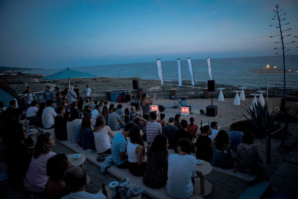 Momentos previos a la actuación de Lu Rois el veirnes en el Blue Bar.