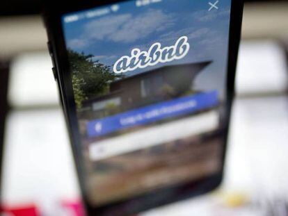 Aplicación de Airbnb en un dispositivo móvil.