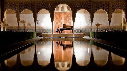 Patio de los Arrayanes, en la Alhambra, escenario del Festival Internacional de M&uacute;sica y Danza de Granada (hasta el 12 de julio).