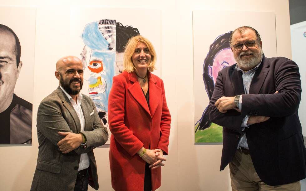 De izquierda a derecha: Miguel Ángel López, presidente de la Asociación Córdoba Autismo, Conxita Esteve, impulsora del proyecto, y Antonio Guerra, artífice de la exposición.