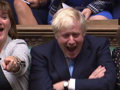 El primer ministro del Reino Unido, Boris Johnson, en la madrugada del martes, en el Parlamento.