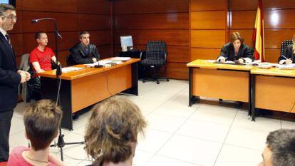 Patxi L&oacute;pez comparece como testigo en el juicio celebrado este martes en Bilbao contra los cuatro acusados de un delito electoral por haberle acosado cuando iba a votar en octubre de 2012.