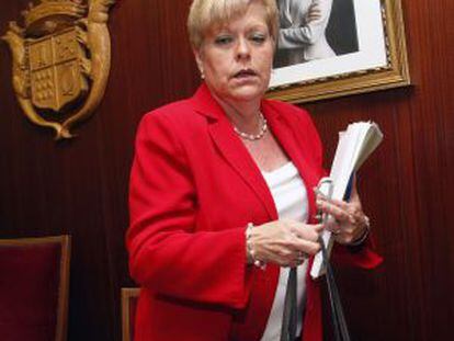 La alcaldesa de Novelda, Milagrosa Martínez, en un pleno en febrero.