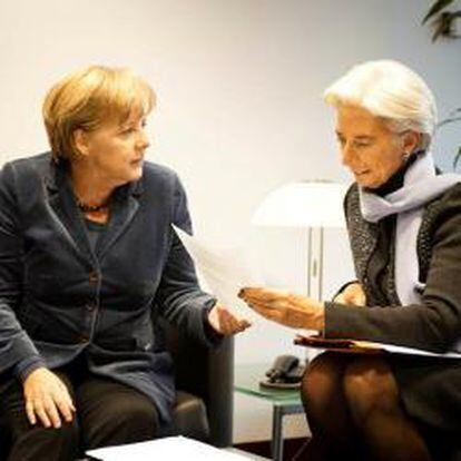 La canciller alemana Angela Merkel (izquierda) y la diretora gerente dle FMI, Christine Lagarde, en una imagen de octubre de 2011.