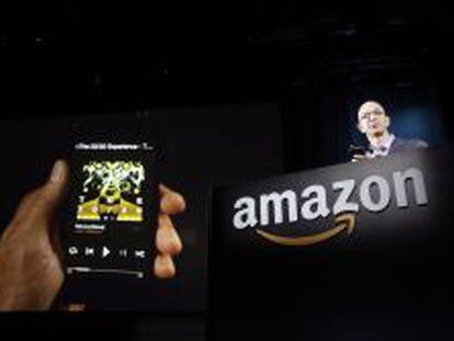 El consejero delegado de Amazon, Jeff Bezos, en la presentaci&oacute;n del Fire Phone.