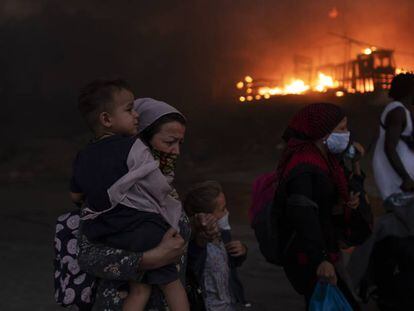 Un segundo incendio se declara en el campo de refugiados de Moria