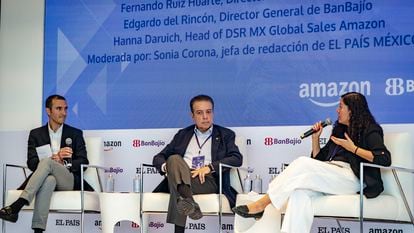 Hanna Daruich, jefe de DSR MX Global Sales de Amazon, Edgardo del Rincón, director general de BanBajío y Sonia Corona, jefa de Redacción de EL PAÍS México.