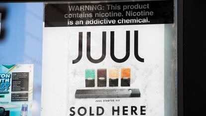Foto de archivo de un anuncio de productos Juul en Los ángeles (California).