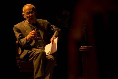 José Luis Gómez, en 'Azaña, una pasión española' en el Teatro de la Abadía.