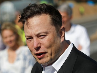 Elon Musk, el CEO de Tesla, habla con los medios en Gruenheide, cerca de Berlín (Alemania), el 3 de septiembre de 2020.
