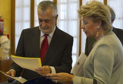 Gri&ntilde;&aacute;n ayer con la vicepresidenta de la CE, Viviane Reding.