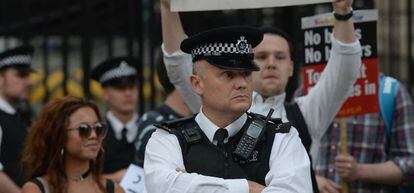 Manifestantes en Downing Street tras la decisi&oacute;n de Reino Unido de abandonar la Uni&oacute;n Europea.