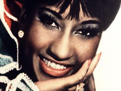 Celia Cruz, mito de la Habana exiliada a Estados Unidos que gan&oacute; cinco Grammys y firm&oacute; m&aacute;s de 800 canciones. 