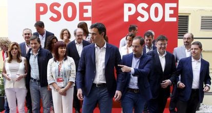 Pedro Sánchez y otros dirigentes del PSOE, en una reunión del Comité Federal del partido.