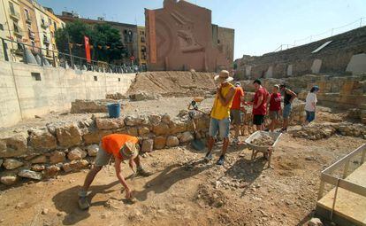 Trabajos de excavaci&oacute;n en el circo romano de Tarragona.