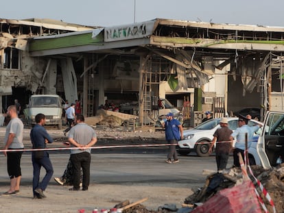 La zona afectada tras la explosión de una gasolinera en Majachkalá (Daguestán), este miércoles.