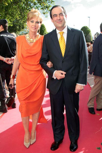 José Bono y Ana Rodríguez, en una boda, en 2010.