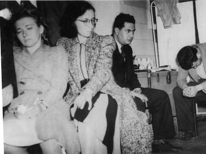 Sylvia Ageloff (ulls tancats) i Ramon Mercader, en el violent cara a cara de la investigaci&oacute; policial.
