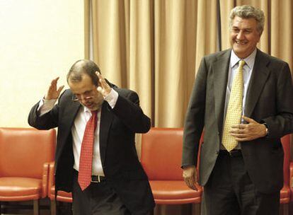 El presidente de la Comisión de Presupuestos, Jesús Posada, (PP, derecha) y Fernández Marugán (PSOE).