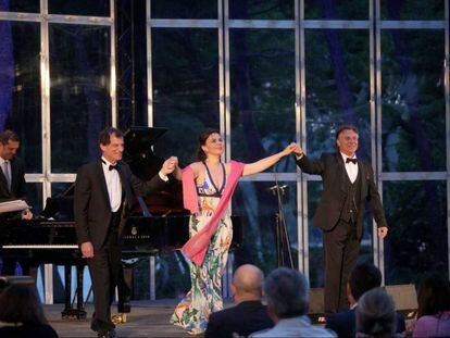 El tenor Roberto Alagna (a la derecha), Alexsandra Kurzak y el pianista Jeff Cohen en la V edición del festival Formentor Sunset Classics.