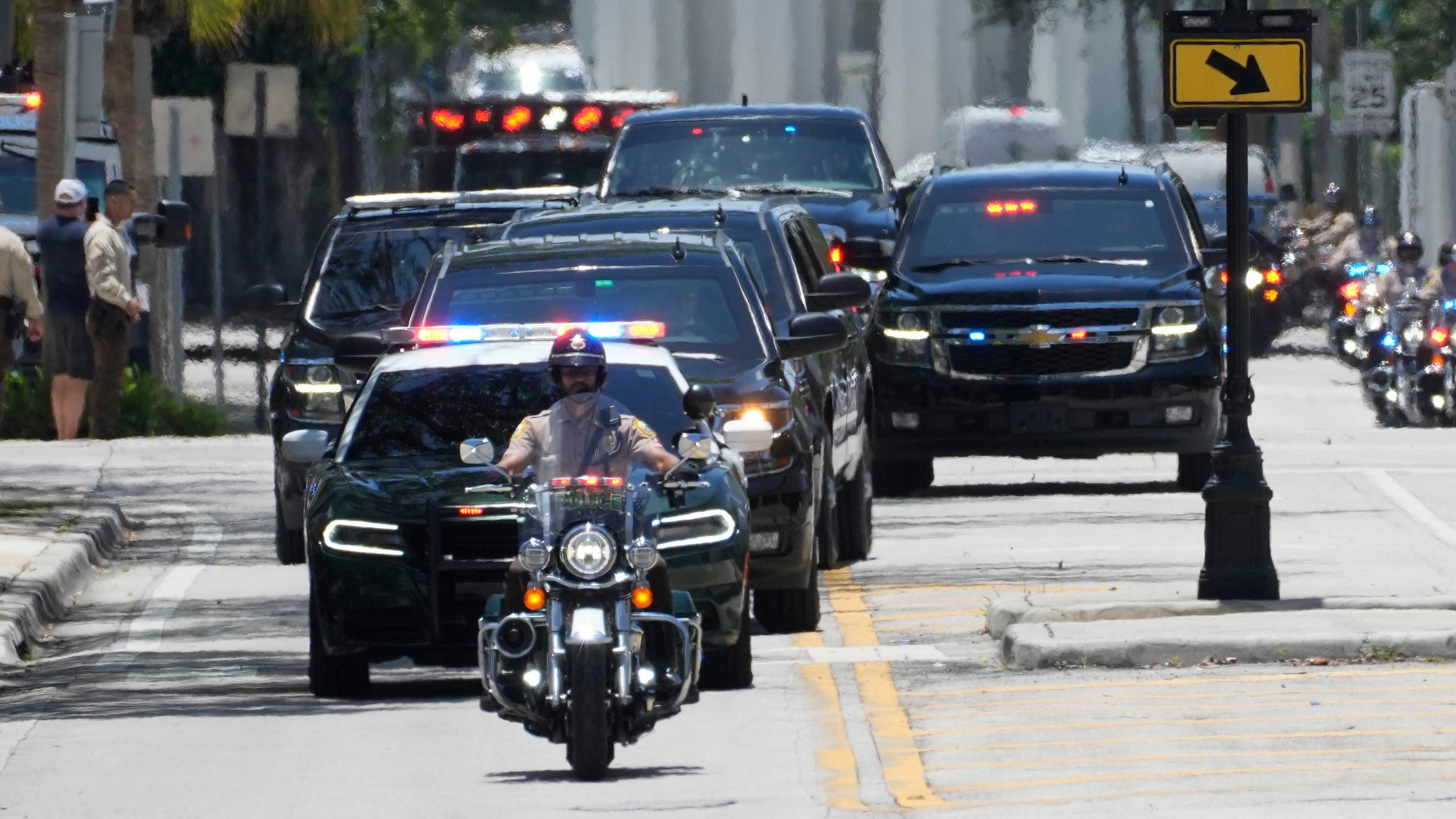 La caravana que trajo a Donald Trump al tribunal federal de Miami, a su llegada al palacio de justicia del centro de la ciudad.