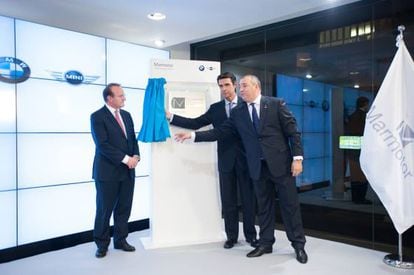 Ramírez (a la derecha) inaugura junto al ministro Soria su concesionario de BMW el pasado 30 de noviembre.