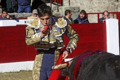 El torero malague&ntilde;o S&aacute;ul Jim&eacute;nez Fortes, en la plaza de toros de Vitigudino (Salamanca).