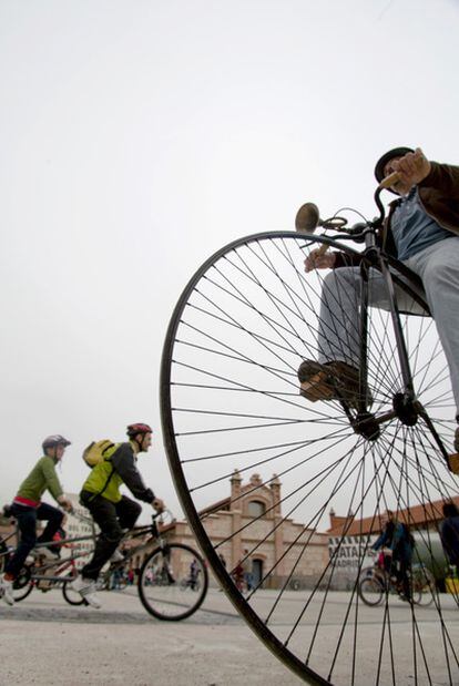 Las actividades reunieron dentro y fuera de Matadero a usuarios de bicicletas y a mucho público familiar.