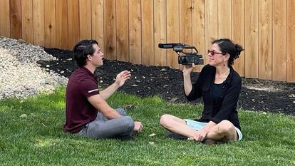 Alexandra Pelosi, en una de las entrevistas con personas que asaltaron el Capitolio en 2021 para el documental 'Los insurgentes de al lado'.