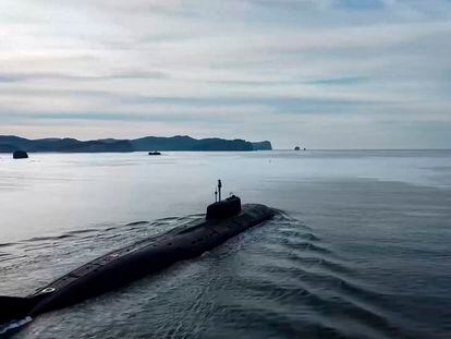 Un submarino nuclear se preparaba el viernes para participar en los ejercicios de la flota rusa del Pacífico, cerca del puerto de Vladivostok.