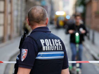 El centro de Lyon el día del atentado con bomba que dejó 13 heridos leves