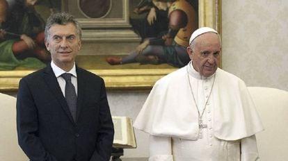 El Papa Francisco y Mauricio Macri durante el encuentro de febrero de 2016 en Ciudad del Vaticano.