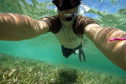 "Selfie" del autor buceando con tubo en los Jardines de la Reina (Cuba)