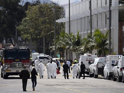 Imagen de 2019. Los servicios de emergencia acuden a la Escuela de Policía General Santander tras la explosión para auxiliar a los heridos del atentado.