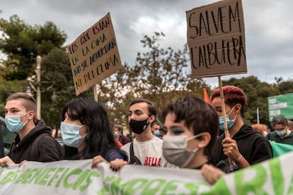 Manifestantes contra la ampliación del Puerto de Valencia. 