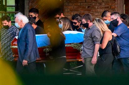 Los familiares y amigos despiden a Maradona en su funeral, celebrado en Bella Vista el pasado 26 de noviembre.