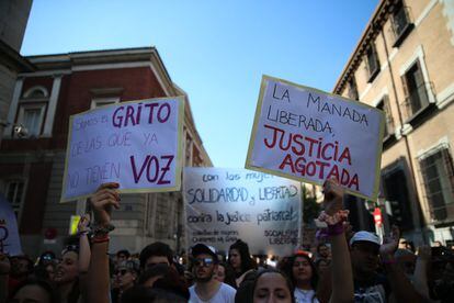 Manifestación de mujeres en Madrid frente al ministerio de Justicia, el 22 de junio de 2018.