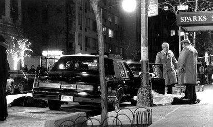 Asesinato de Paul Castellano (sobre la acera) en el restaurante Sparks en Nueva York en 1992.