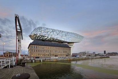 Ampliación del puerto de Amberes, obra póstuma de Zaha Hadid.