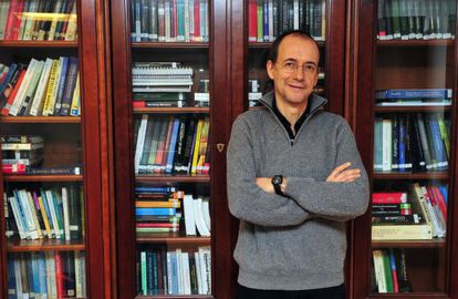 Roberto Casati, en su despacho del CNRS de Par&iacute;s.